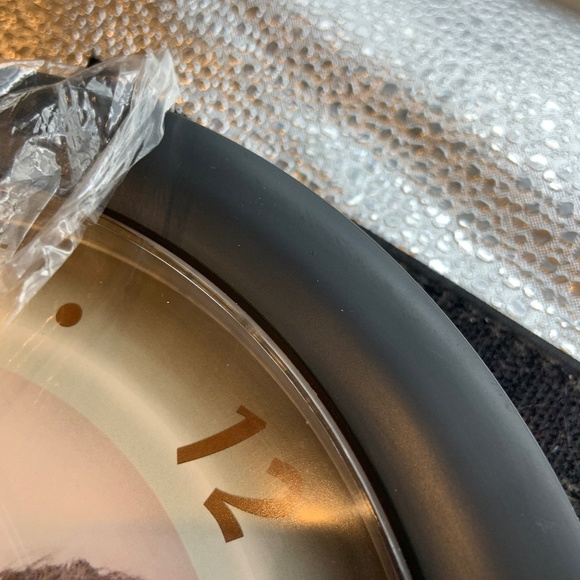 Vintage Vandor Elvis Presley Retro Black/White 8" Wall Clock Open Box NEW! - Picture 5 of 16